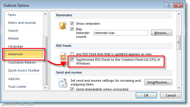 dans la fenêtre d'options d'Outlook 2010, faites défiler vers le bas jusqu'à Avancé, puis cliquez sur le bouton Syncrhoniser les flux RSS sous les flux RSS