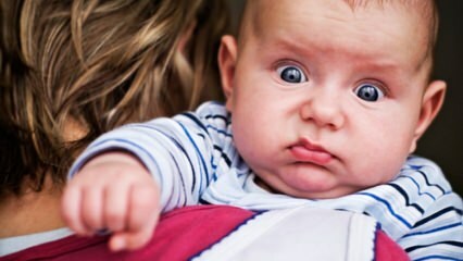 Qu'est-ce qui cause la constipation chez les bébés allaités? L'utilisation de suppositoires et de solutions chez les bébés constipés