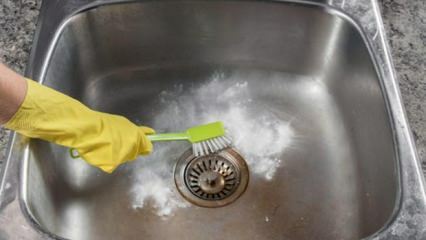Comment nettoyer un évier en acier inoxydable? 