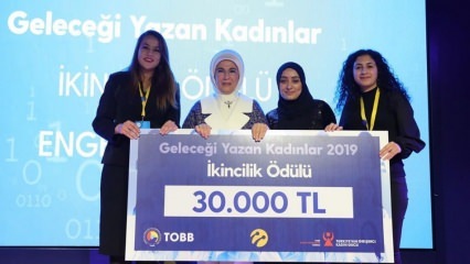 Prix ​​des femmes écrivant l'avenir de la Première Dame Erdoğan