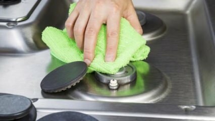 Comment nettoyer les plaques de cuisson? 