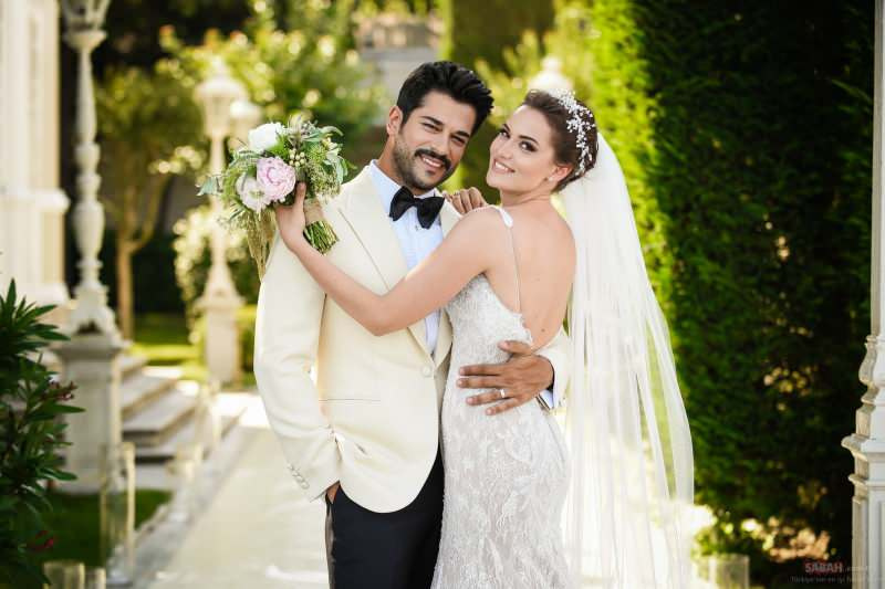 Burak Özçivit et Fahriye Evcen se sont mariés en 2017
