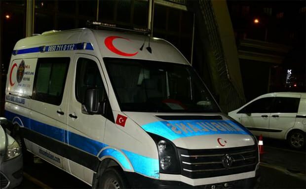 Une ambulance attendait Cem Yilmaz, qui a fait une représentation, à la porte!