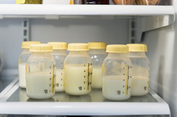 Comment le lait maternel est-il conservé?