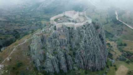 Awakening Où se trouve le château de Kuvel dans le Grand Seldjoukide? L'importance historique du château de Kuvel