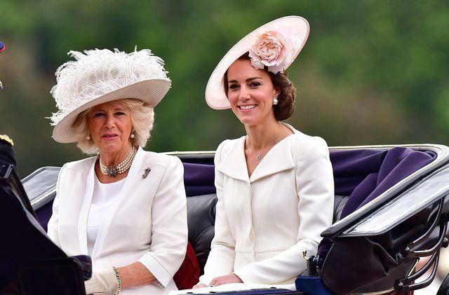 Roi d'Angleterre III. Camilla, l'épouse de Charles, et Kate Middleton