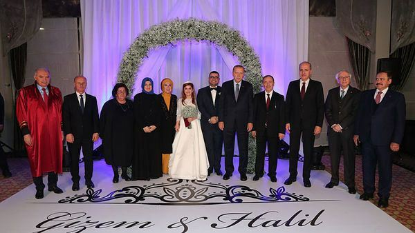 Le président Erdogan a assisté à deux mariages le même jour