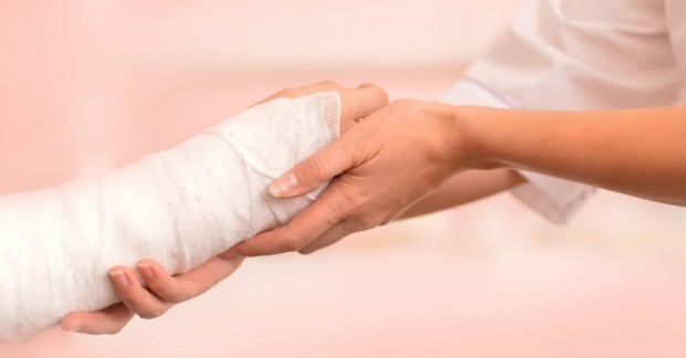 Y a-t-il des symptômes de kyste (ganglion) à portée de main? Quelle est la méthode de traitement du kyste de la main?