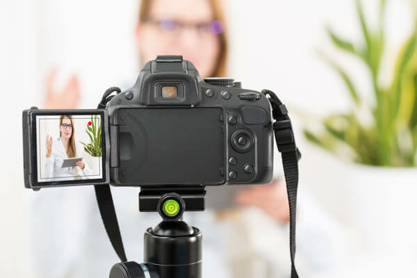 Un reflex numérique est un excellent choix pour enregistrer des vidéos de qualité.