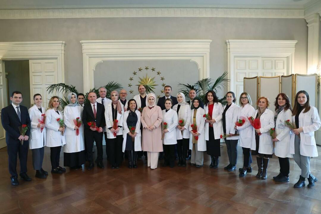 Emine Erdoğan a rencontré l'équipe médicale de la présidence