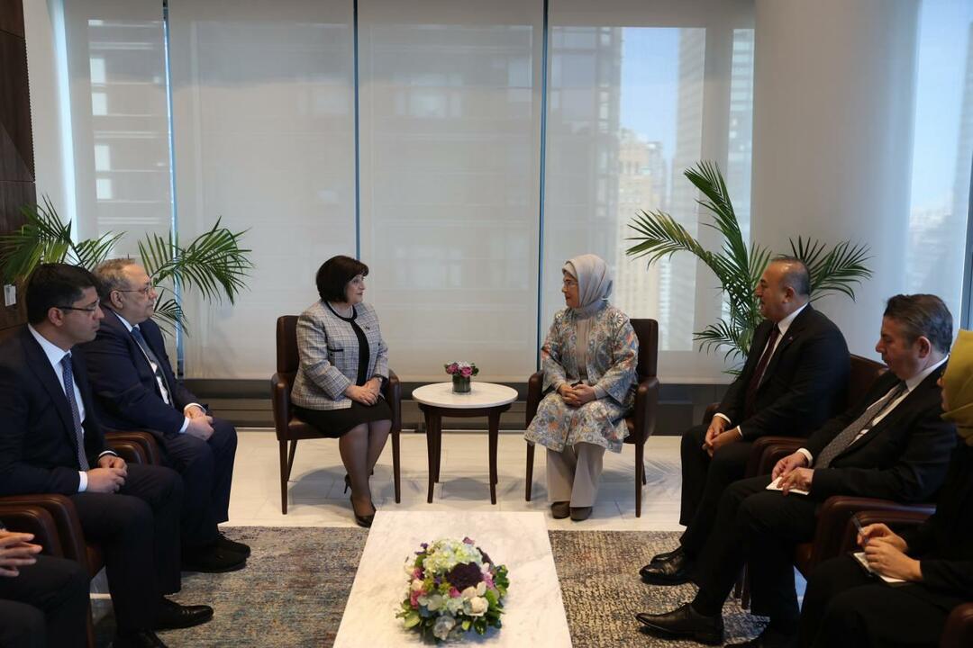 Emine Erdoğan a rencontré la présidente du Parlement azerbaïdjanais Maîtresse Gafarova à New York