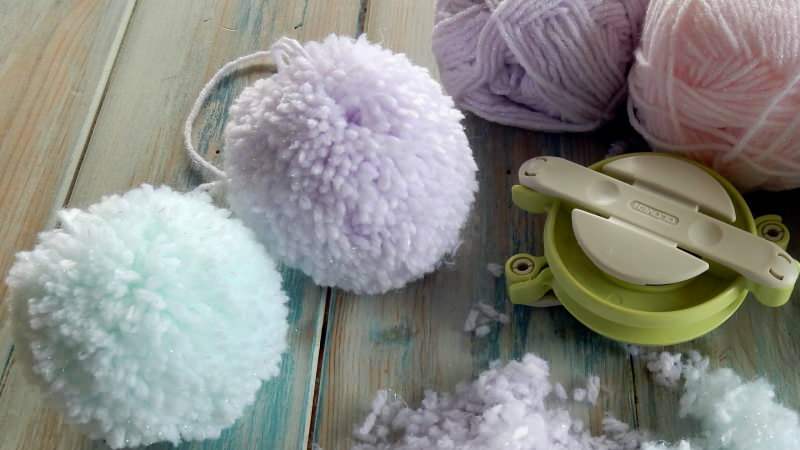 Comment faire le pompon le plus simple? Faire des pompons à tricoter à la maison facilement ...