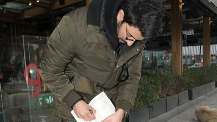 Engin Akyürek a signé un livre