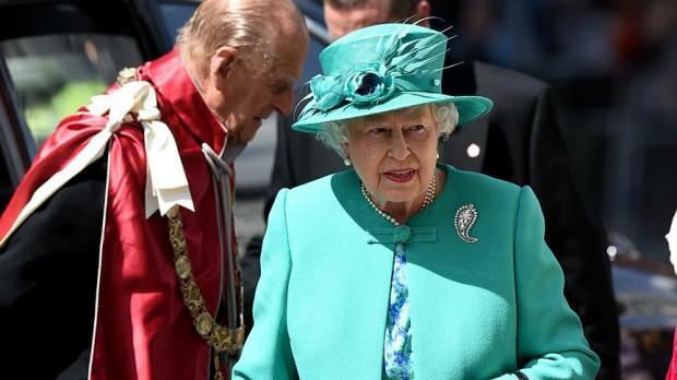 Reine d'Angleterre 2. Elizabeth cherche un personnel de nettoyage dans son palais! La chance de trouver la mouche morte ...