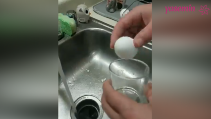 Il a fait bouillir l'œuf à la coque avec une telle technique.