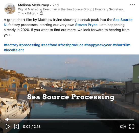 exemple d'une vidéo linkedin de melissa mcburney du groupe Sea Source montrant des images des coulisses de leurs processus d'usine