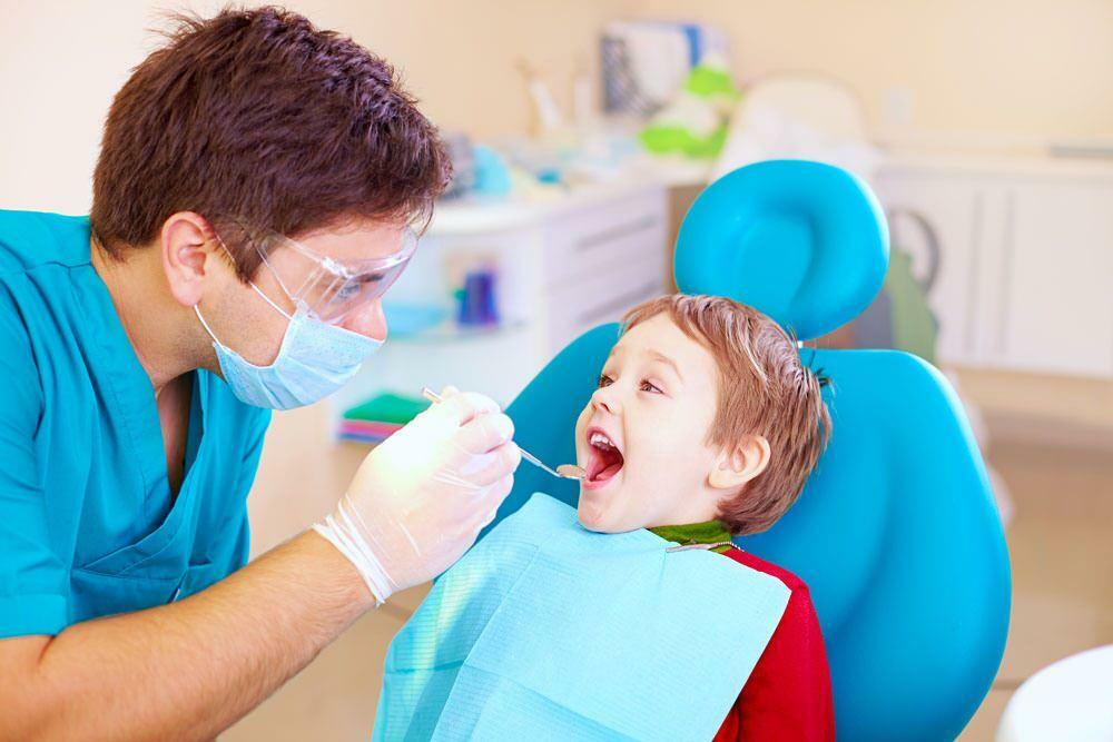 Façons de surmonter la peur des dentistes chez les enfants