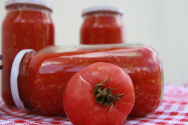 Comment faire des tomates en conserve à la maison? Conseils pour préparer les menemen d'hiver