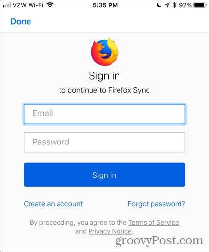 Saisissez votre e-mail et votre mot de passe dans Firefox pour iOS