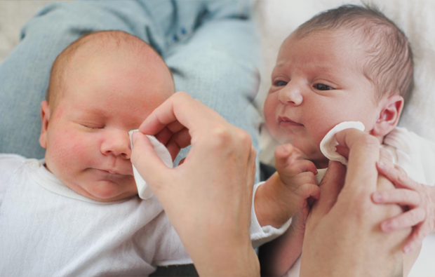 Comment est la bavure des yeux chez les bébés?