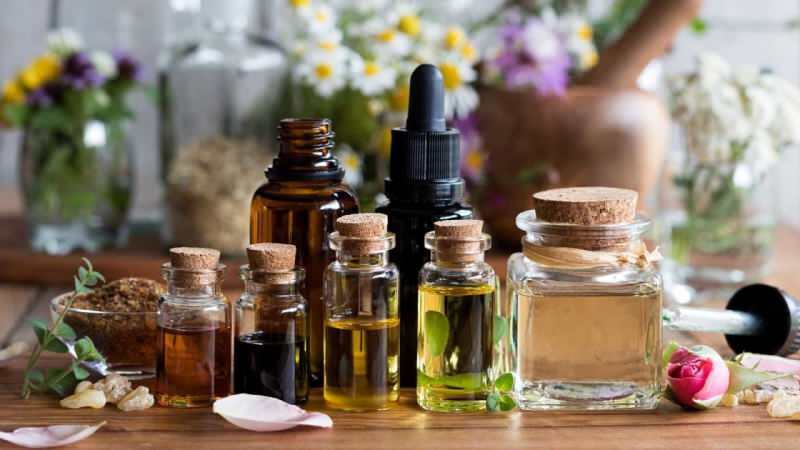 Un remède à mille ennuis: comment préparer un spray d'aromathérapie? Qu'est-ce que l'huile d'aromathérapie?