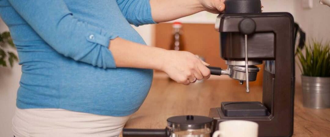 Une demi-tasse de café par jour pendant la grossesse raccourcit la taille de l'enfant de 2 cm