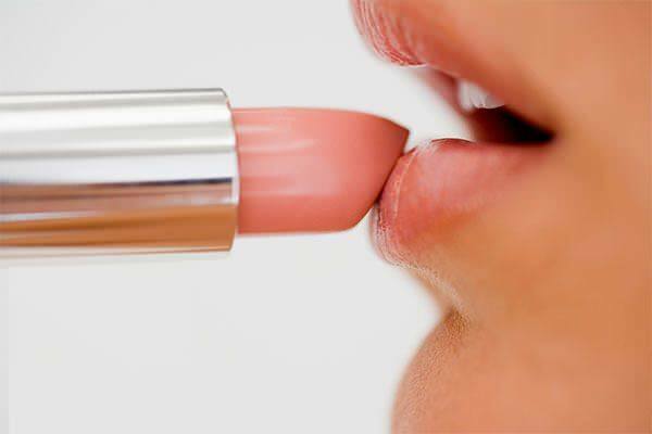 L'application du rouge à lèvres rompt-elle le jeûne?