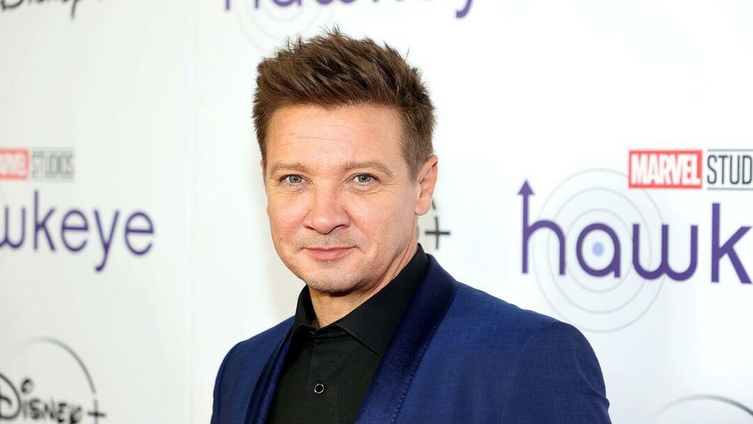 Partage émotionnel de la part de Jeremy Renner! Chasse-neige Hawkeye de Marvel