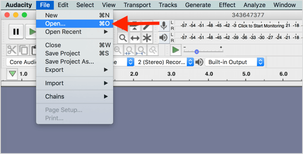 Choisissez Fichier> Ouvrir et accédez à votre fichier vidéo dans Audacity.