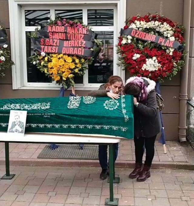 Adieu Engin Nurşani avec douleur! Sa femme étreignit le cercueil et pleura librement