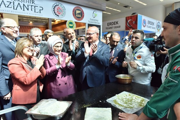 La Première Dame Erdoğan a visité le stand de Gaziantep