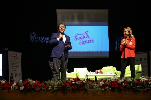 'Mustafa Sandal' a participé à l'événement des femmes d'Esenler