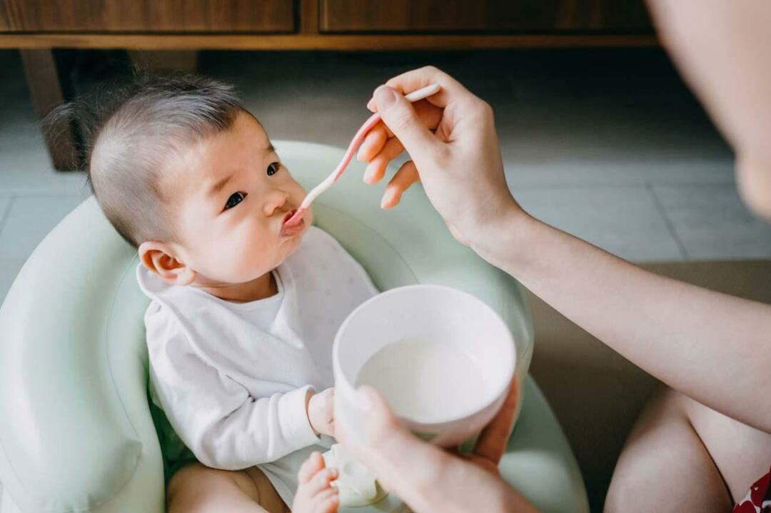 donner du yaourt à bébé