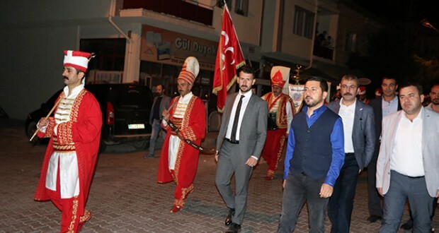 Le maire de Nevşehir a levé le peuple avec l'équipe de mehter
