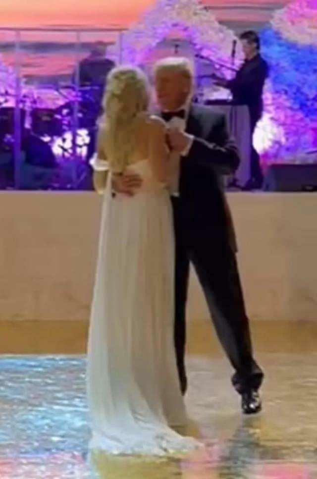 Tiffany a dansé avec son père