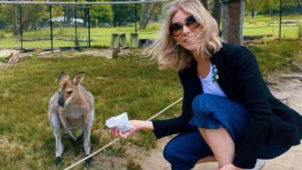 L'actrice Zerrin Tekindor a nourri un kangourou de ses propres mains!