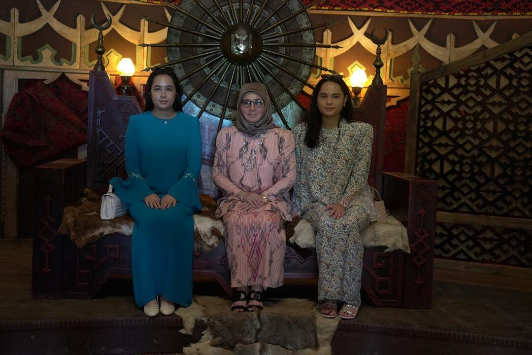 La reine de Malaisie a visité le tournage de la série télévisée establishment Osman - News 7 CULTURE