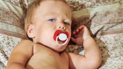 Est-il nocif de secouer les bébés debout? Comment arrêter l'habitude de se balancer debout ?