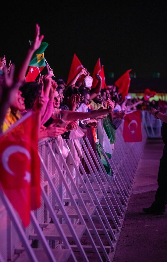 Zeynep Bastik a rencontré ses fans au Qatar