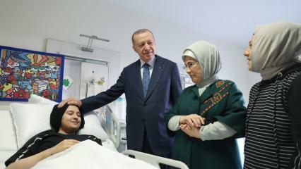 Le président Erdoğan et son épouse Emine Erdoğan ont rencontré les enfants de la catastrophe