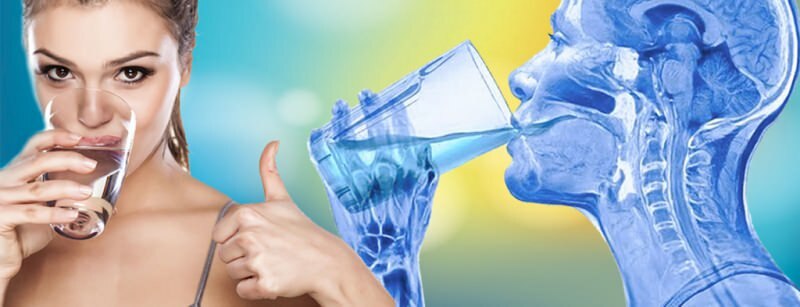 Quels sont les avantages de l'eau potable? Comment boire de l'eau pour s'affaiblir?