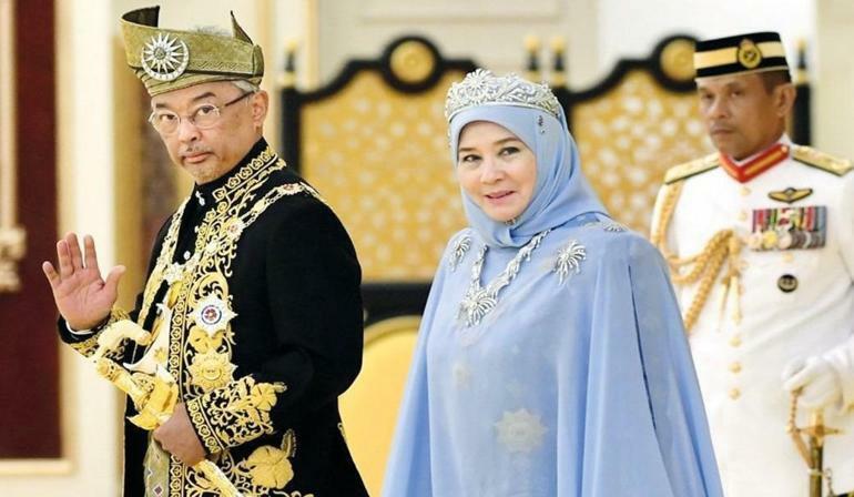 Visite surprise de la reine de Malaisie sur le plateau de l'Etablissement Osman