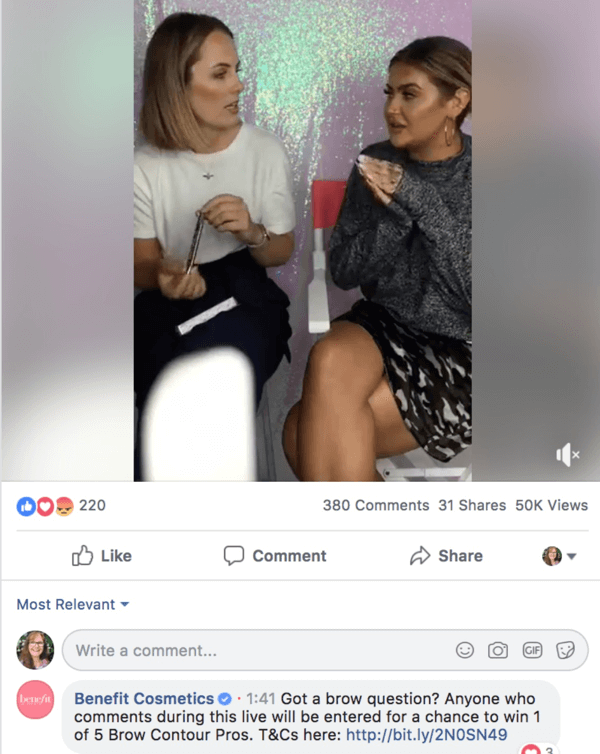 Exemple d'un Facebook Live de Benefit Cosmetics, avec un concours dans les commentaires.