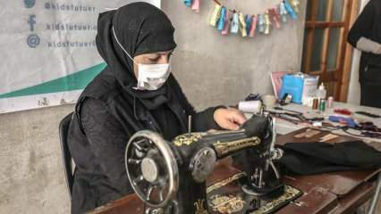 Les vêtements réparés par des tailleurs bénévoles d'Idlib deviennent un régal pour les enfants