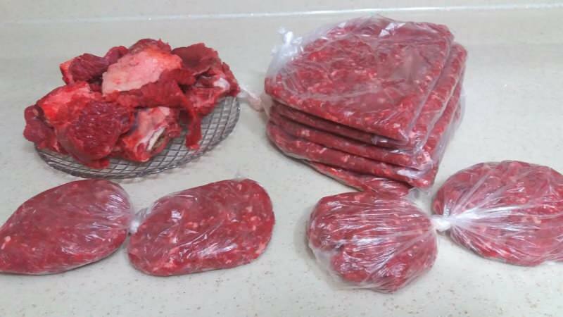 Comment et combien de temps la viande est-elle conservée au congélateur? Comment conserver la viande rouge au congélateur