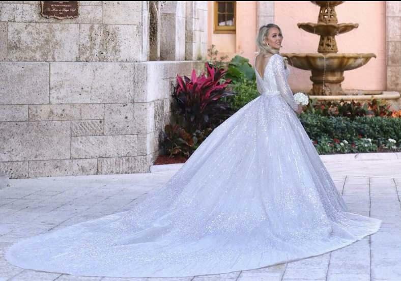 La longue robe de mariée en voile de Tiffany Trump était très populaire