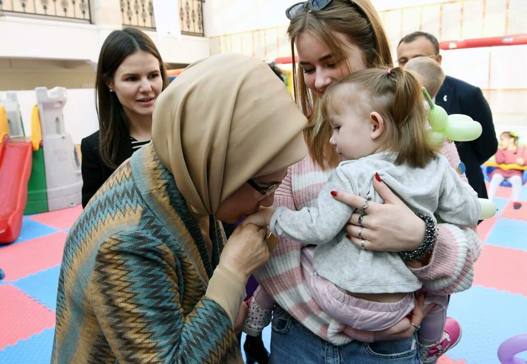 Emine Erdoğan a rencontré des enfants orphelins ukrainiens