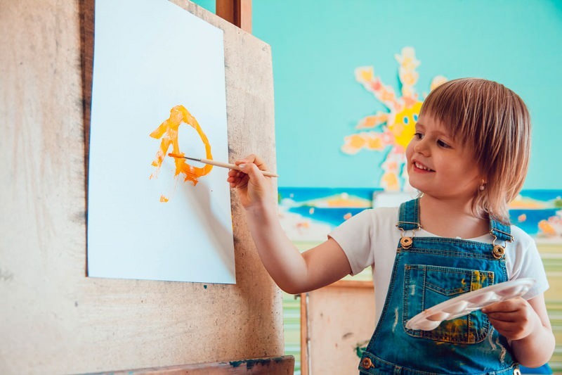 Comment enseigner aux enfants la peinture? Activités aquarelles à la maison! Fabrication d'aquarelle naturelle