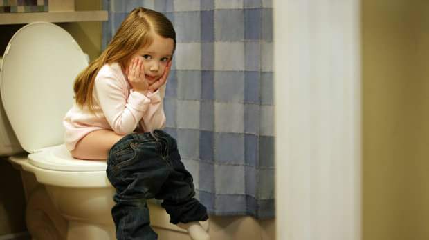 Comment la formation aux toilettes est-elle dispensée aux enfants?