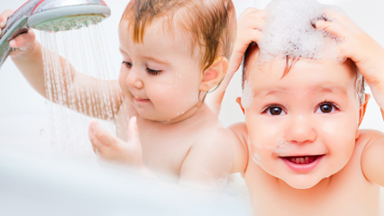 Comment choisir son shampoing pour bébé? Quels shampooings et savons utiliser chez les nourrissons?